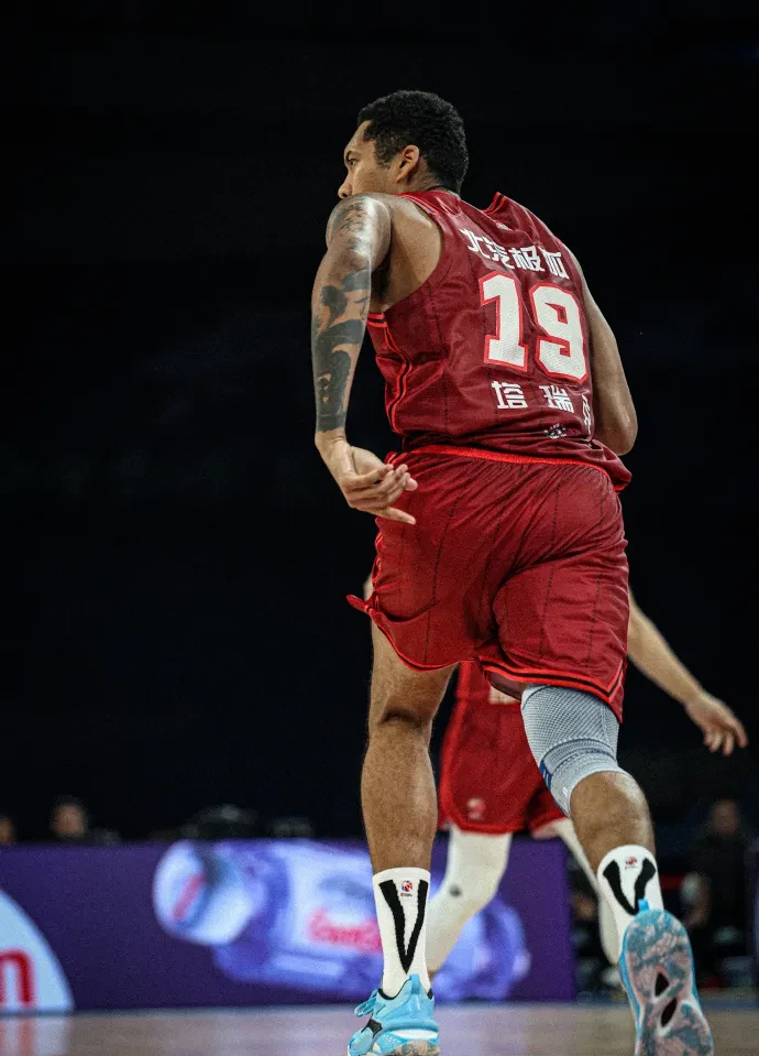 北京队横扫公牛，浓眉哥状态火热